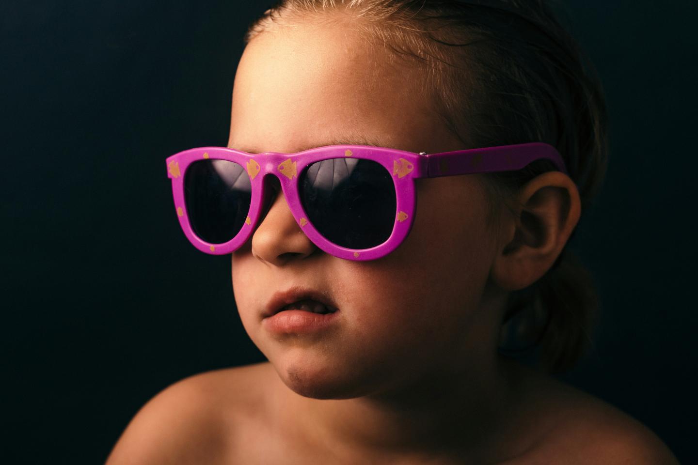 enfants-lunettes-soleil-unsplash