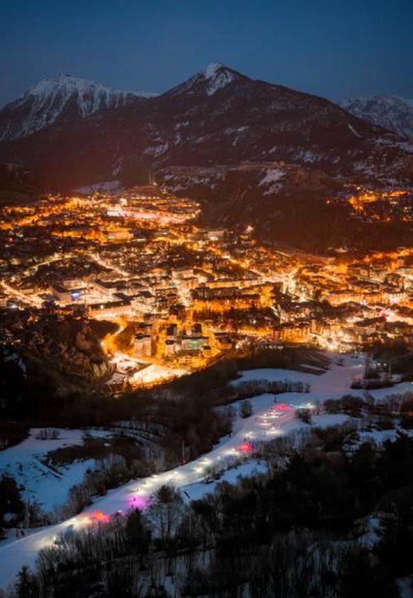 Descente aux flambeaux enfants - Ski Connections_La Salle-les-Alpes