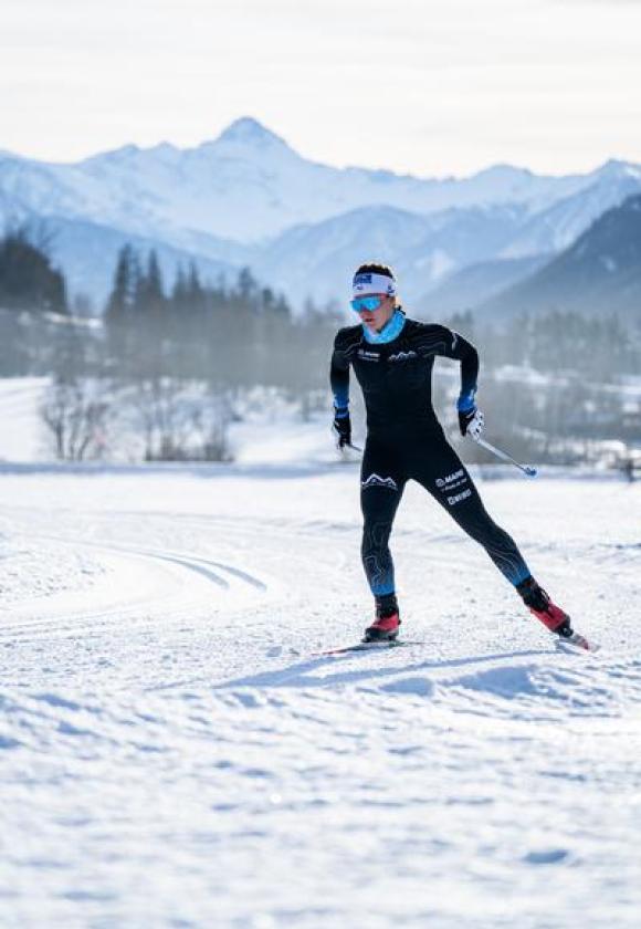 Ski nordique sous la pleine lune
