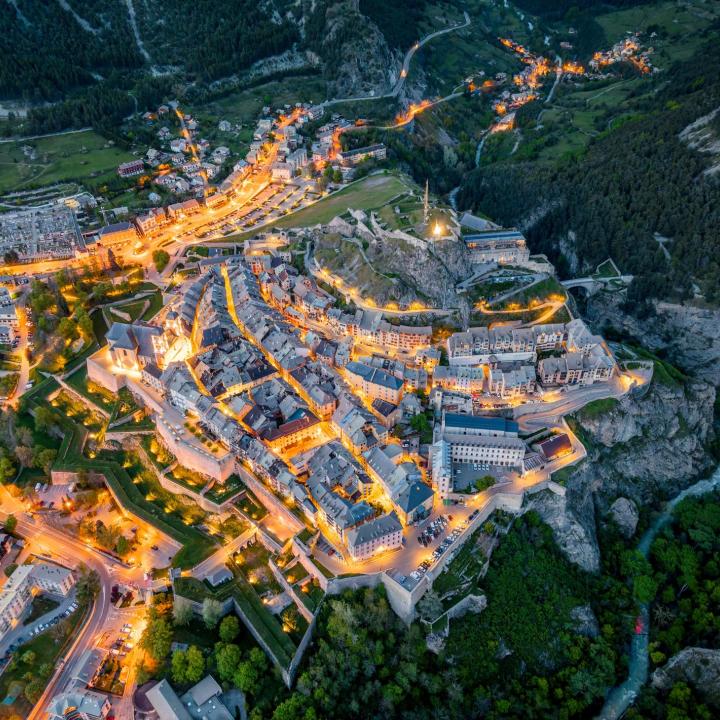 CITE VAUBAN ECLAIREE - SERRE CHEVALIER BRIANCON - 3<>