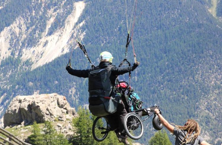 Baptême de parapente Briançon Serre Chevalier PMR vol Handi