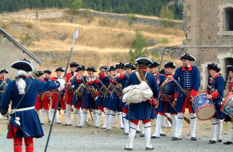 Fort des Salettes avec le régiment du passé