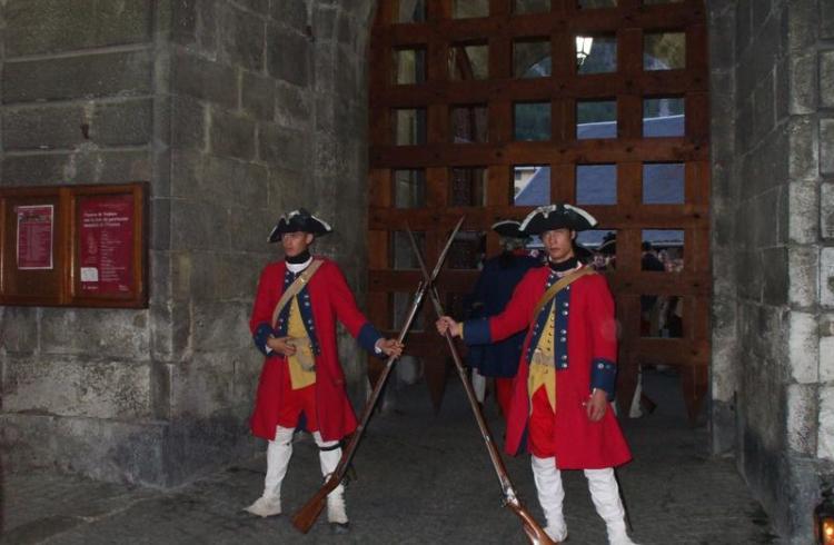 Visite: nocturne de la Cité en compagnie des Régiments du passé_Briançon