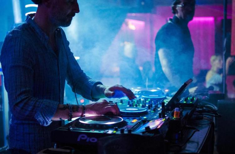 Soirée DJ à la grotte_La Salle-les-Alpes