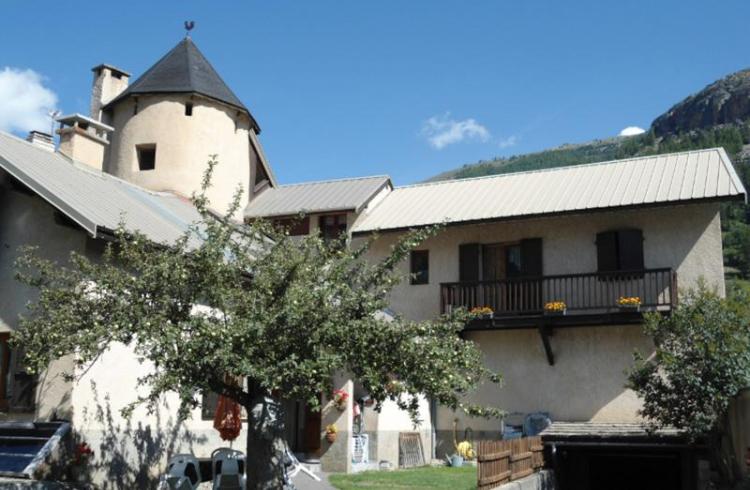 3-pieces-dam-1-jardin-serre-chevalier-monetier