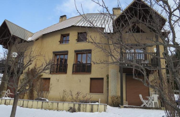 2-pieces-les-bartavelles-hiver-chaju-serre-chevalier-chantemerle