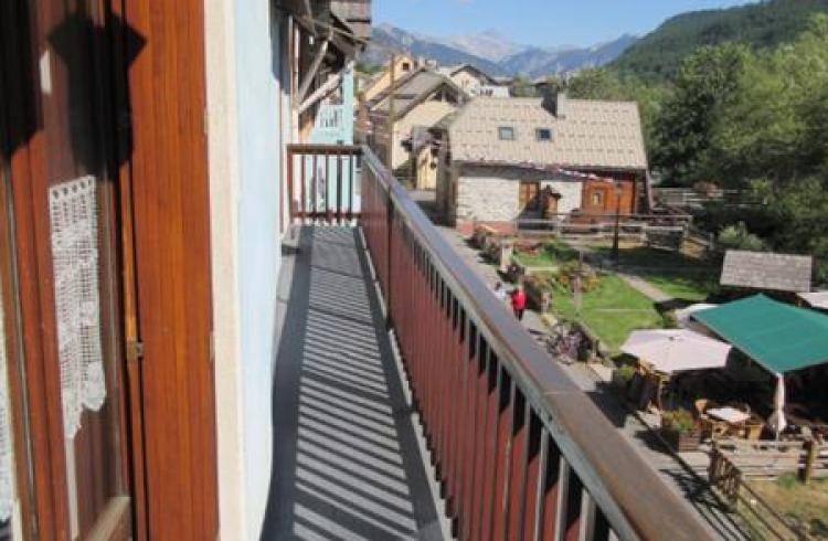4-pieces-guey-balcon1-serre-chevalier-villeneuve