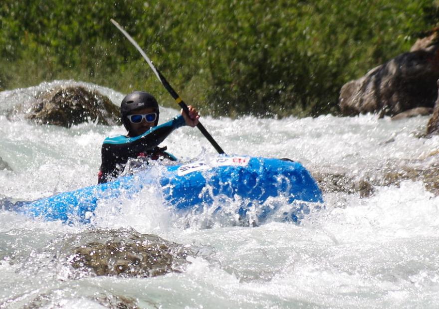 Descendez les rapides de la Guisane en kayak gonflable