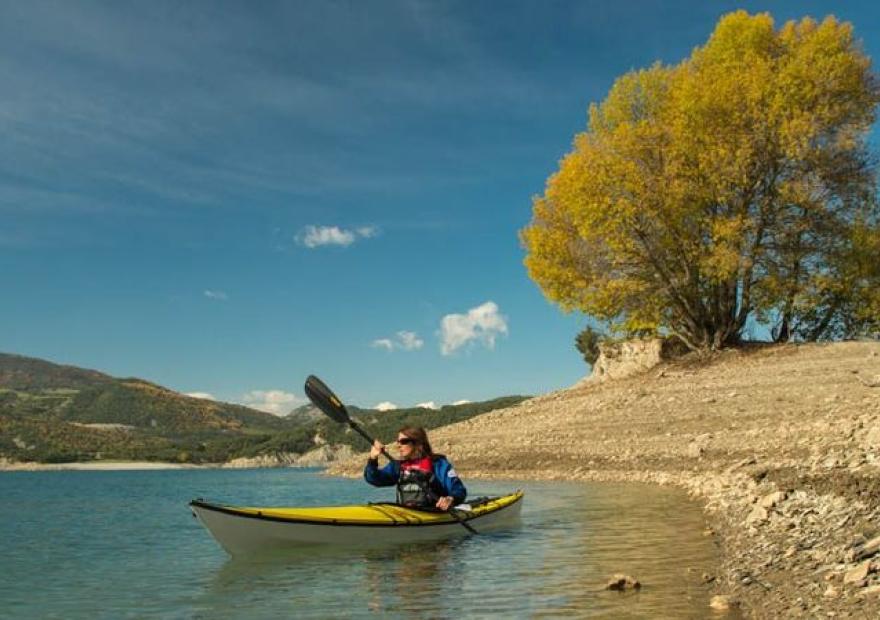 kayak sur le lac de Serre Ponçon
