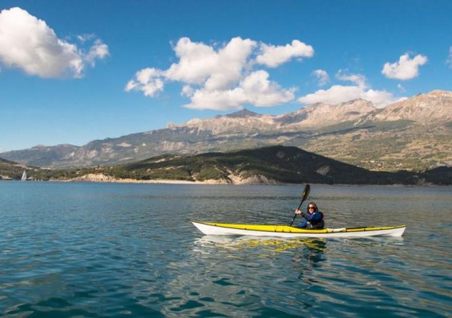 kayak sur le lac de Serre Ponçon