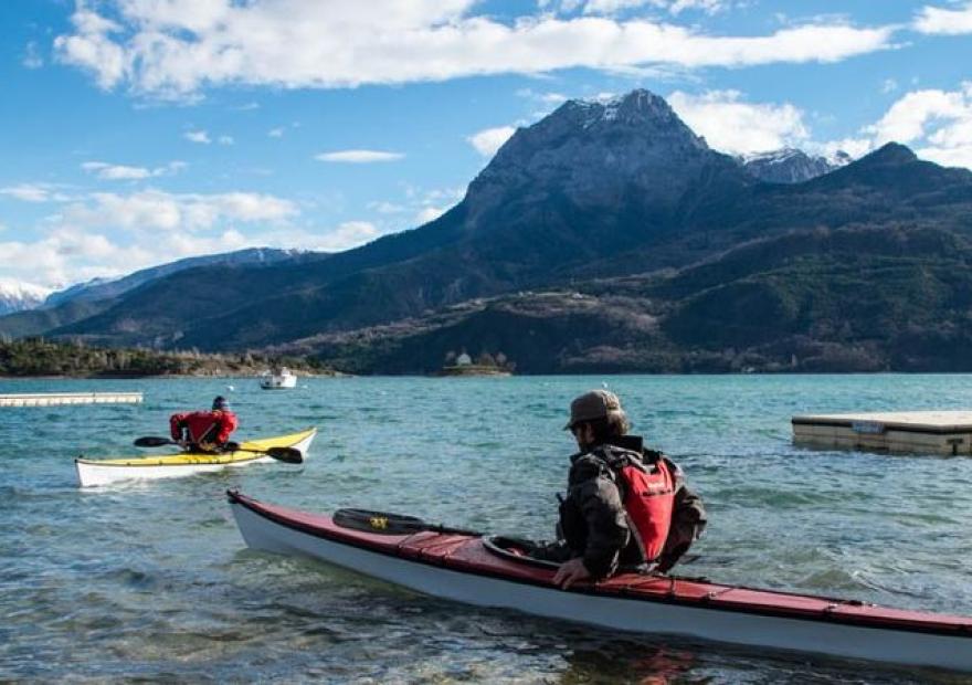 kayak sur le lac de Serre Ponçon