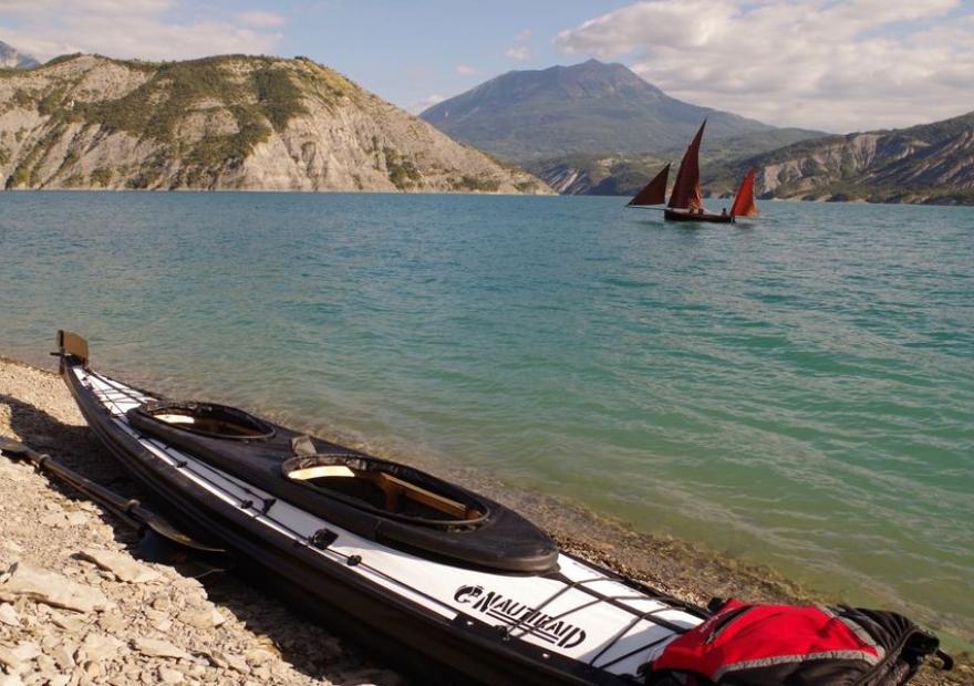 kayak sur le lac de Serre Ponçon