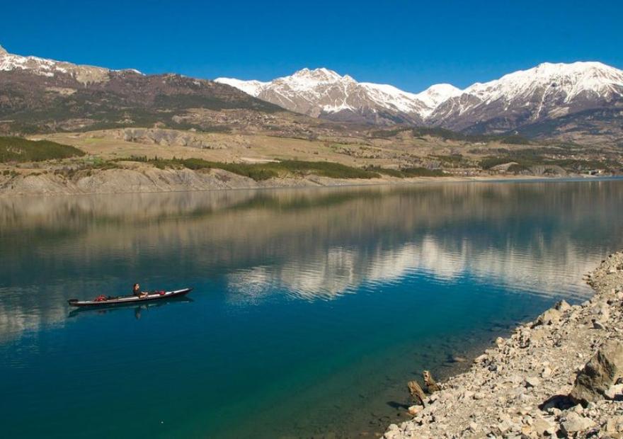 kayak sur le lac de Serre Ponçon