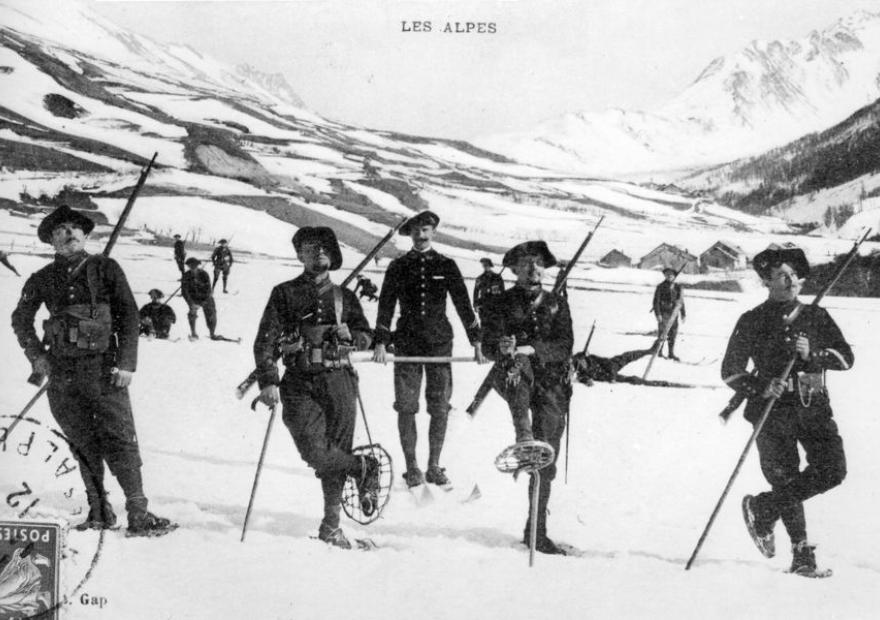 Militaires en raquettes