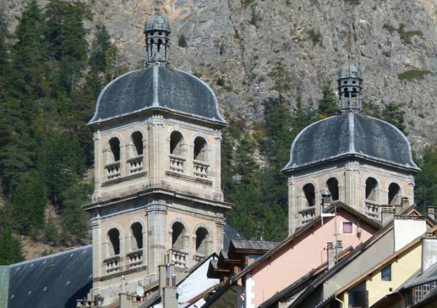 Clochers de la Collégiale Notre-Dame-et-Saint-Nicolas