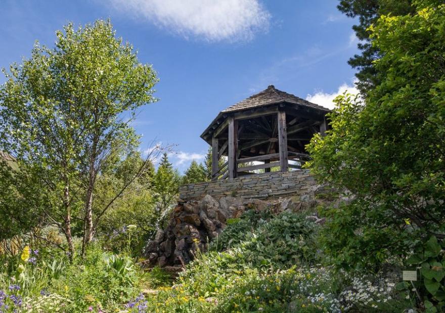 Le kiosque aux oiseaux au jardin du Lautaret