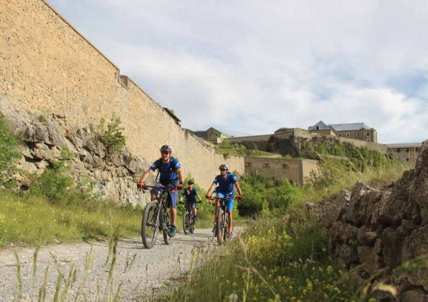 Les fortifications de Vauban en VTT à assistante électrique_Briançon