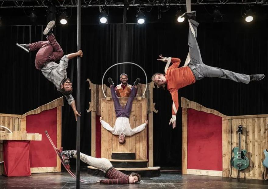 Les-Madeleines-de-poulpe- Cirque clownesque acrobatique