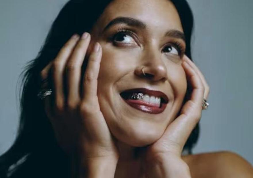 Naomi-clement-applause