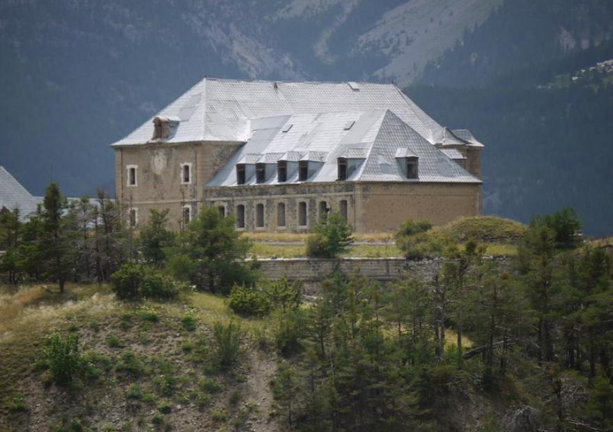 Chapelle Saint Louis et logement du gouverneur depuis le fort Dauphin