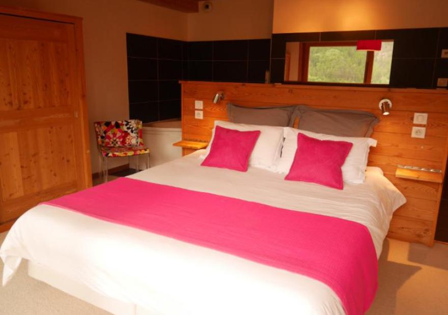 chalet-wanaka-ost-9-chambre-double-serre-chevalier-villeneuve