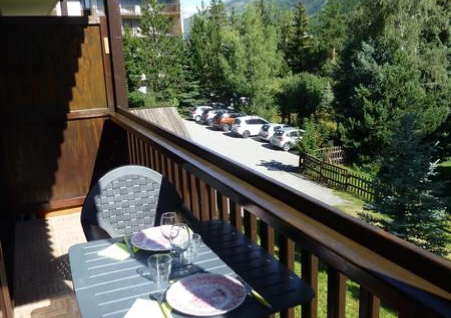studio-cabine-aiglon-alb-balcon-serre-chevalier-villeneuve