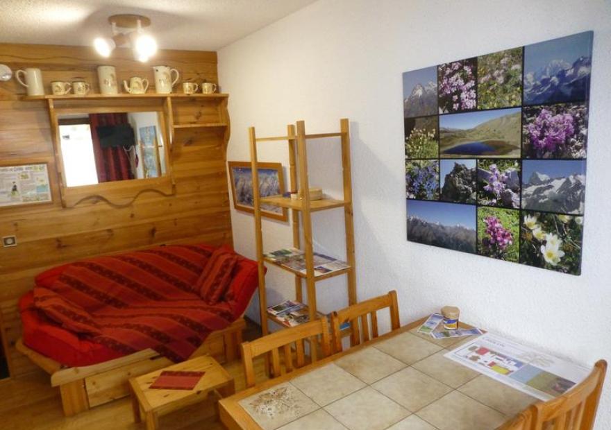 studio-cabine-aiglon-alb-coin-repas-serre-chevalier-villeneuve