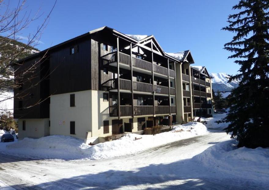 studio-cabine-aiglon-alb-exterieur-serre-chevalier-villeneuve