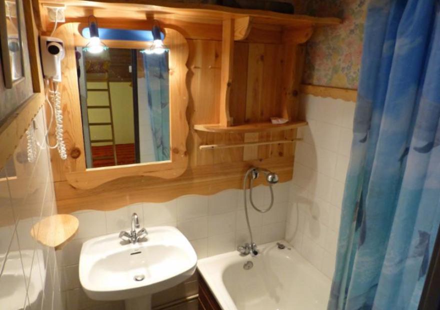 studio-cabine-aiglon-alb-salle-de-bain-serre-chevalier-villeneuve
