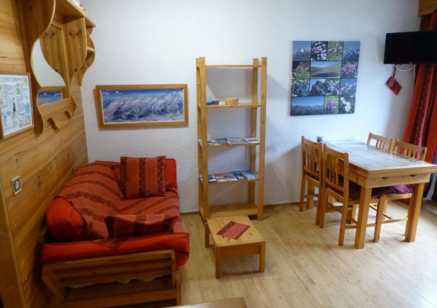 studio-cabine-aiglon-alb-salon1-serre-chevalier-villeneuve