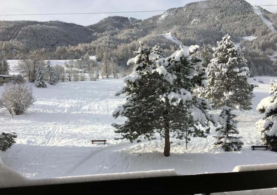studio-cabine-aigle-noir-jan-6-hiver-serre-chevalier-villeneuve