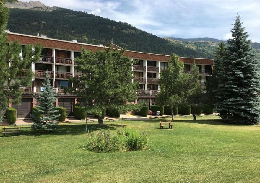 studio-cabine-aigle-noir-jan-8-ete-serre-chevalier-villeneuve