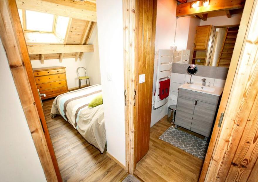 4-pieces-mezzanine-la-guisane-maj-5-salle-de-bain-serre-chevalier-monetier