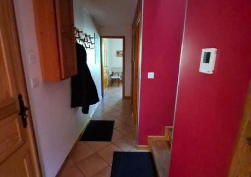 4-pieces-mezzanine-le-loft-de-do-mart-couloir-villeneuve-serre-chevalier