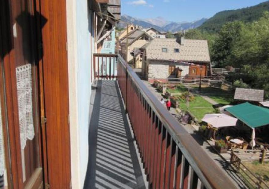 4-pieces-guey-balcon1-serre-chevalier-villeneuve
