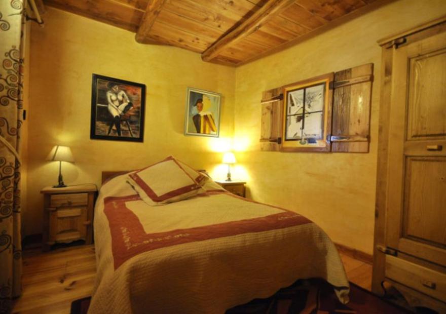 4-pieces-maison-vallon-lit-double2-serre-chevalier-villeneuve
