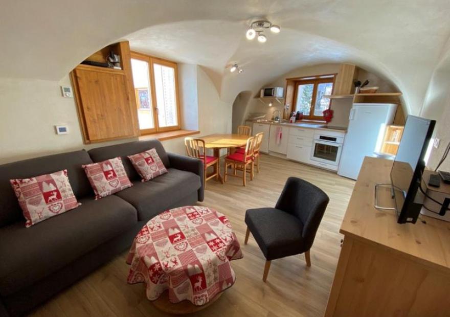 3-pieces-mezzanine-pic-blanc-potie-3-salon-serre-chevalier-monetier