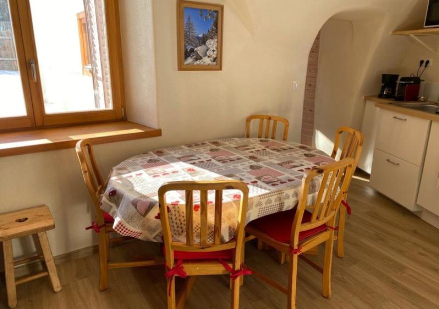 3-pieces-mezzanine-pic-blanc-potie-9-table-serre-chevalier-monetier