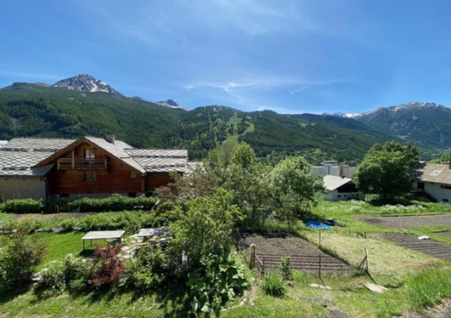 5-pieces-ecrin-ardoise-maj-sch-6-ete-serre-chevalier-chantemerle