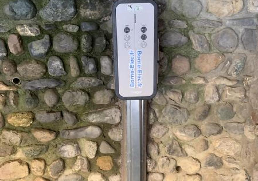 chalet-le-mont-milo-borne-recharge-electrique-serre-chevalier-briancon