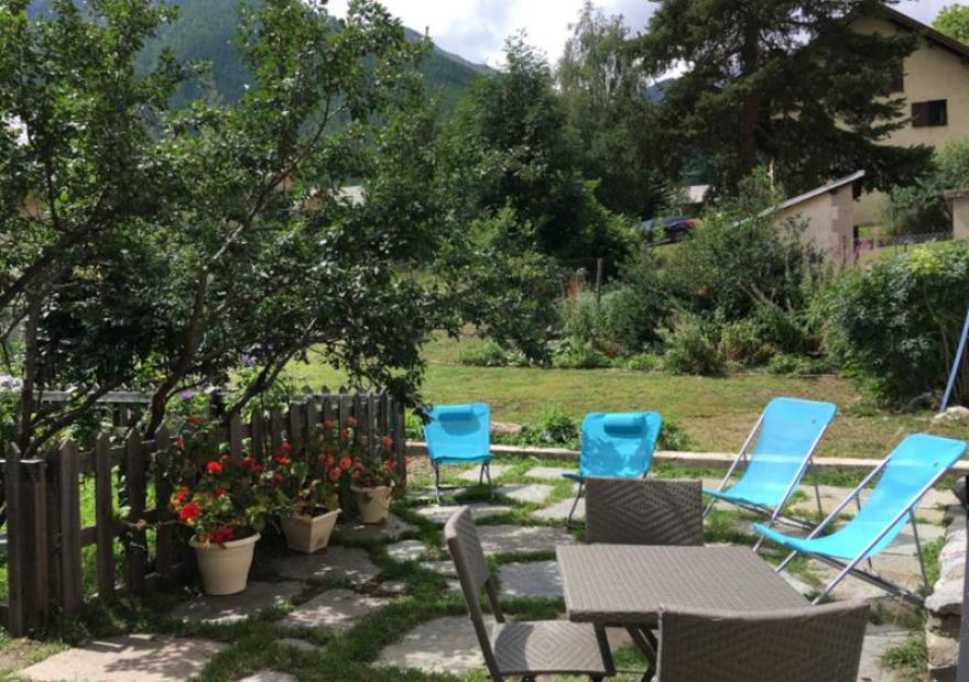 maison-de-grand-mere-terrasse-cri-gui-serre-chevalier-monetier