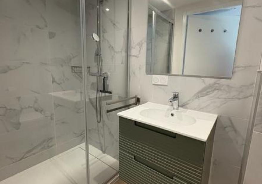 4-pieces-esprit-chalet-jean-8-douche-serre-chevalier-monetier