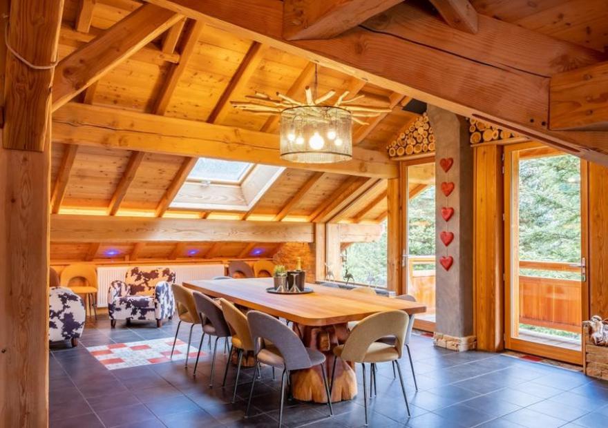 chalet-cerf-che-dura-salle-a-manger-serre-chevalier-villeneuve