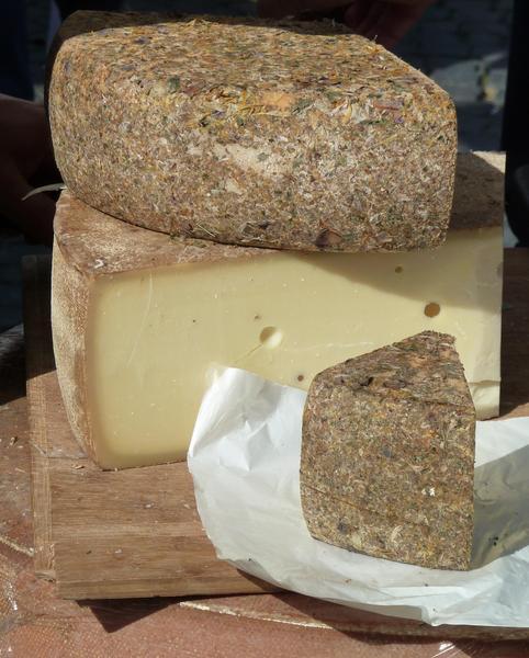 Marché hebdomadaire de Villeneuve - Hiver_La Salle-les-Alpes