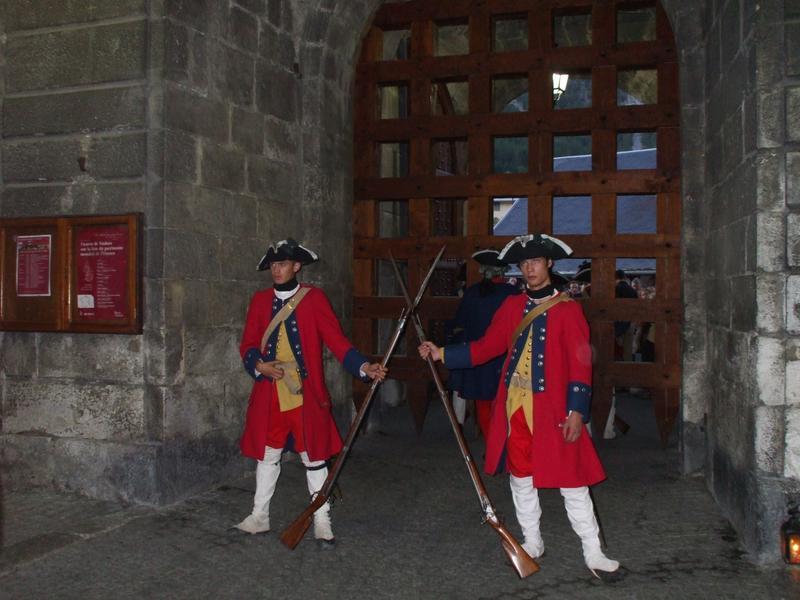 Visite: nocturne de la Cité en compagnie des Régiments du passé_Briançon