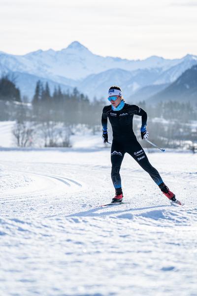 Ski nordique sous la pleine lune